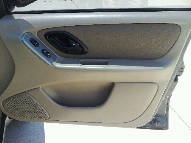 Ford Escape 2004 photo 30