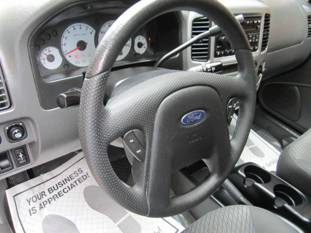 Ford Escape 2004 photo 13