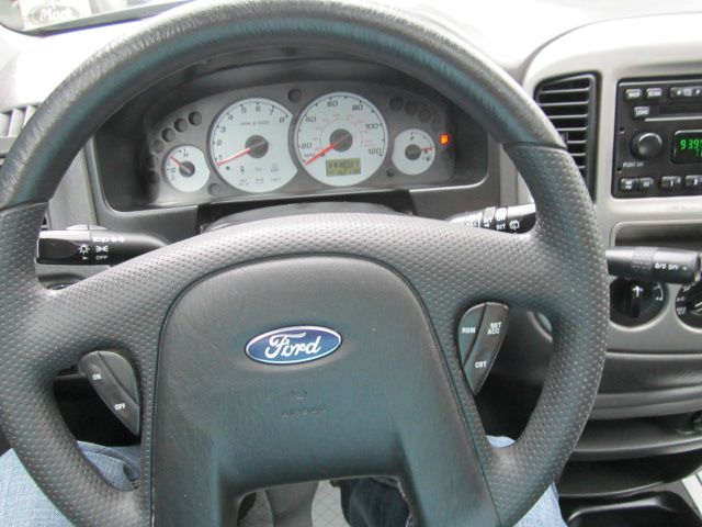 Ford Escape 2004 photo 16
