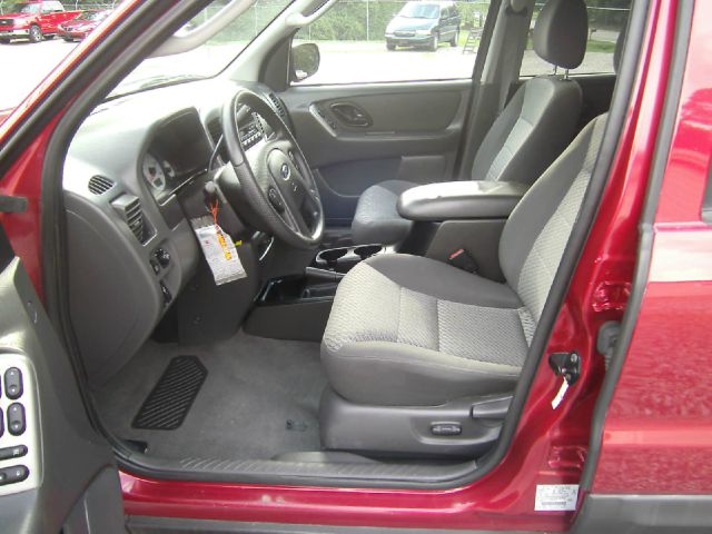Ford Escape 2004 photo 1