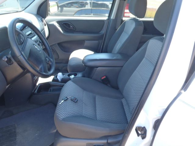 Ford Escape 2004 photo 2