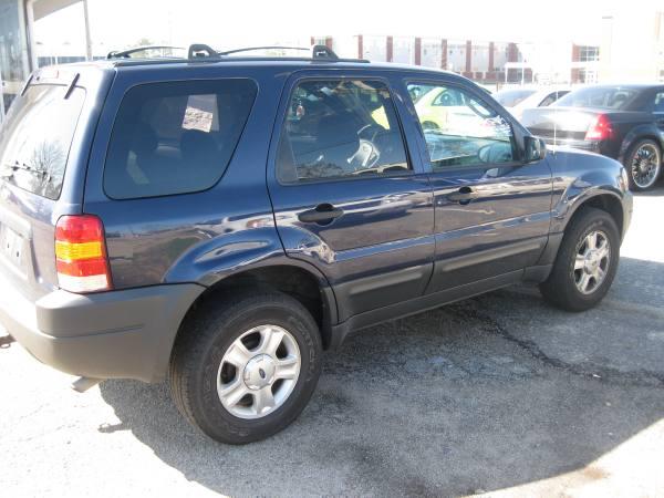 Ford Escape 2004 photo 2