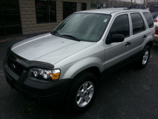 Ford Escape 2004 photo 1