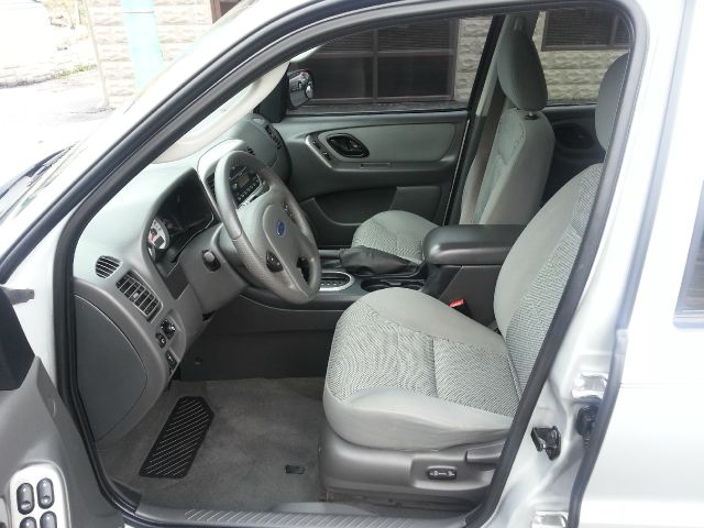 Ford Escape 2004 photo 2