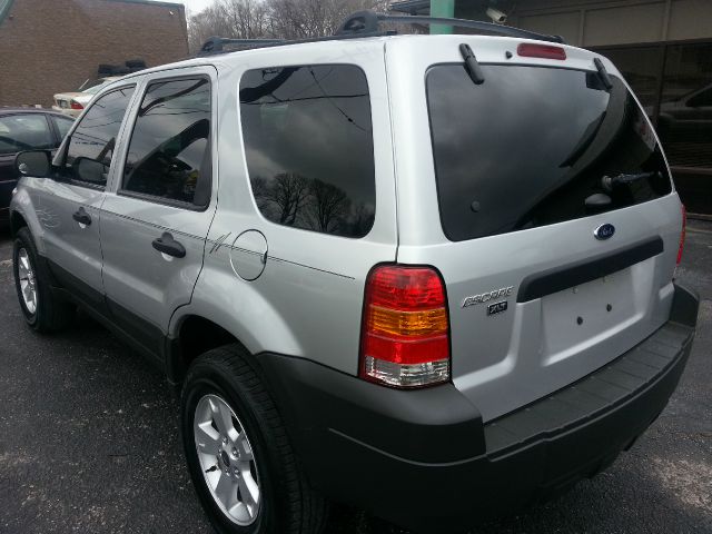 Ford Escape 2004 photo 3
