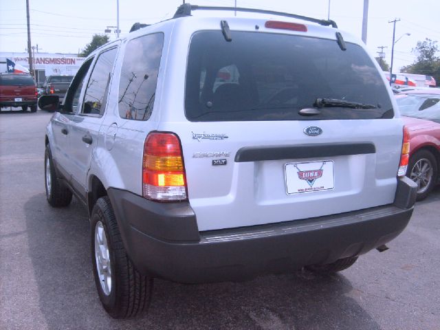 Ford Escape 2004 photo 1
