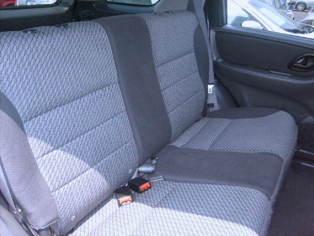 Ford Escape 2004 photo 16