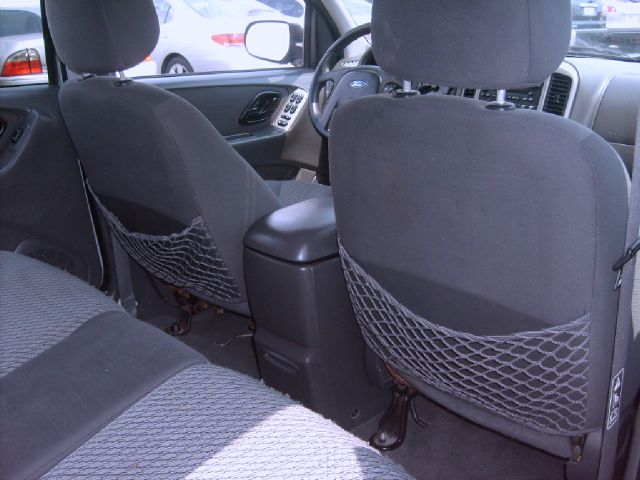 Ford Escape 2004 photo 18