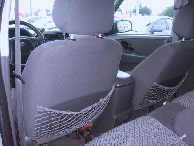 Ford Escape 2004 photo 22