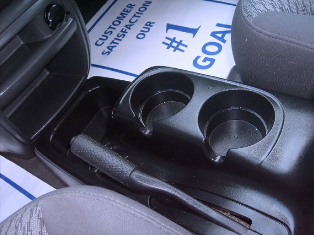 Ford Escape 2004 photo 25