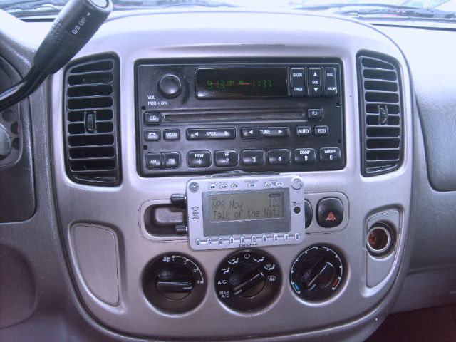 Ford Escape 2004 photo 27