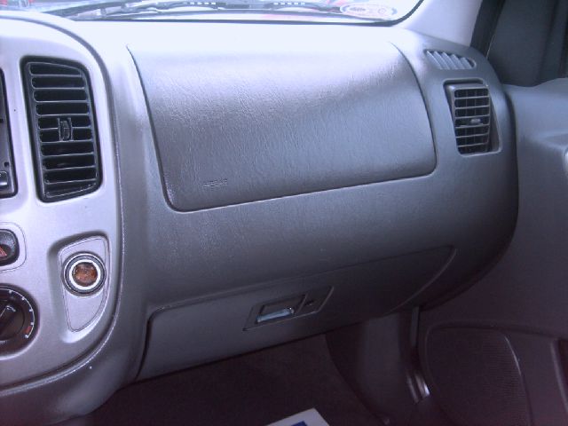 Ford Escape 2004 photo 28