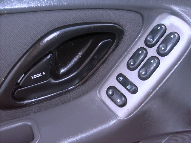 Ford Escape 2004 photo 29