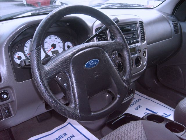 Ford Escape 2004 photo 30