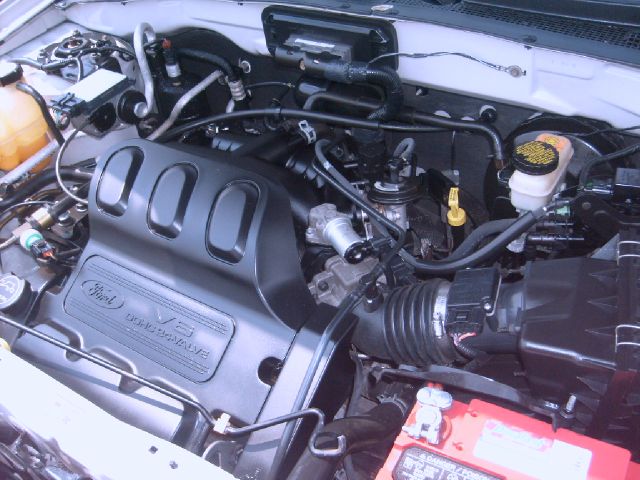Ford Escape 2004 photo 9