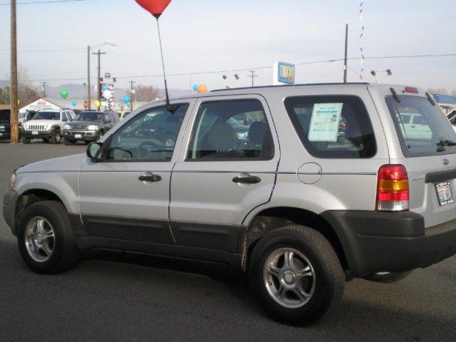 Ford Escape 2004 photo 2