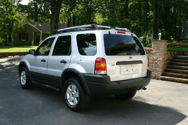 Ford Escape 2004 photo 2
