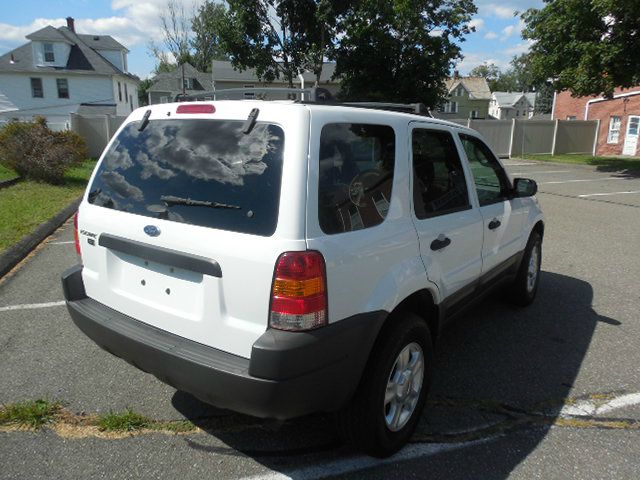 Ford Escape 2004 photo 2