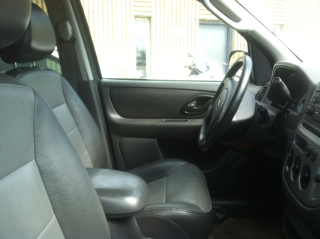Ford Escape 2004 photo 1