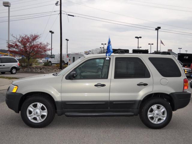 Ford Escape 2004 photo 1