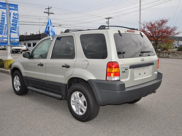 Ford Escape 2004 photo 2