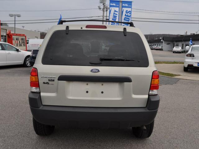 Ford Escape 2004 photo 3