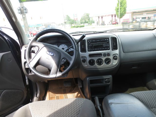 Ford Escape 2004 photo 2