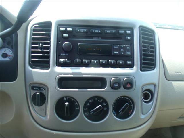 Ford Escape 2004 photo 1