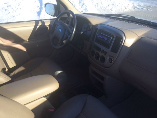 Ford Escape 2004 photo 1