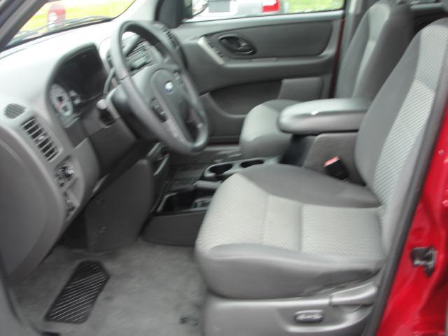 Ford Escape 2004 photo 1