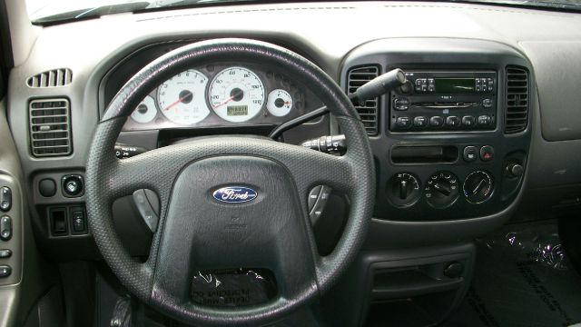 Ford Escape 2004 photo 3