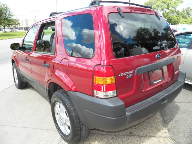 Ford Escape 2004 photo 2