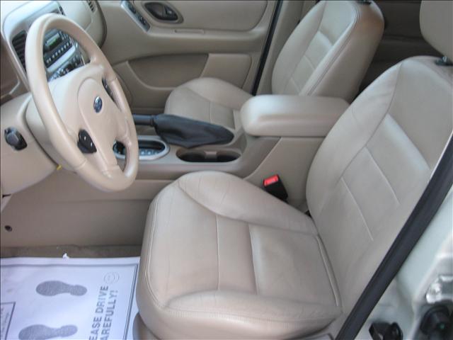Ford Escape 2005 photo 1