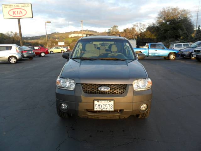 Ford Escape 2005 photo 1