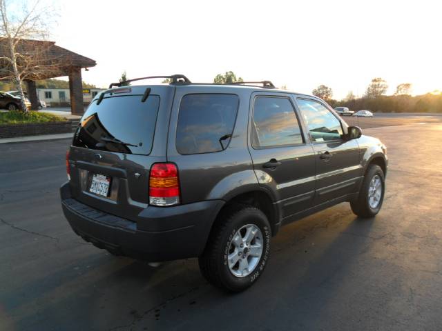 Ford Escape 2005 photo 2