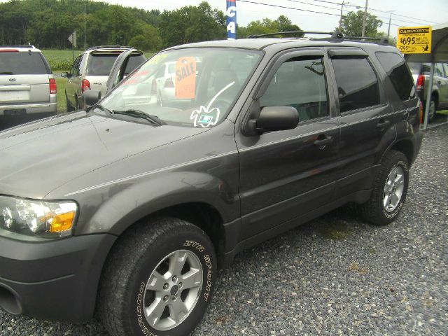 Ford Escape 2005 photo 2