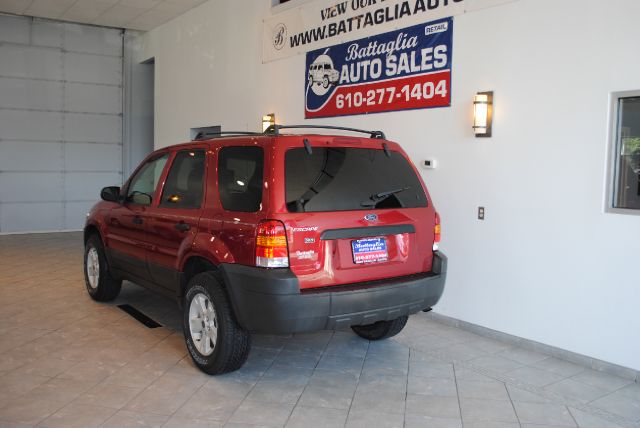 Ford Escape 2005 photo 2