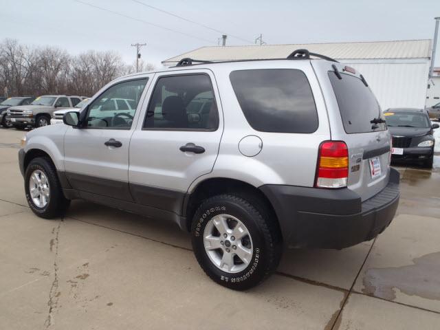 Ford Escape 2005 photo 2