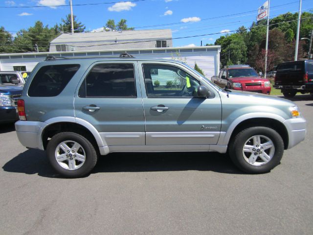 Ford Escape 2005 photo 2