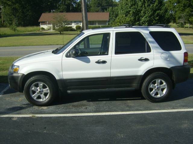 Ford Escape 2005 photo 1