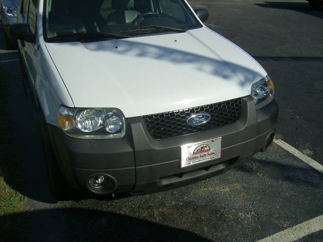 Ford Escape 2005 photo 2
