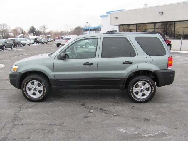 Ford Escape 2005 photo 1