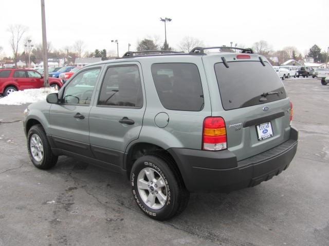 Ford Escape 2005 photo 2