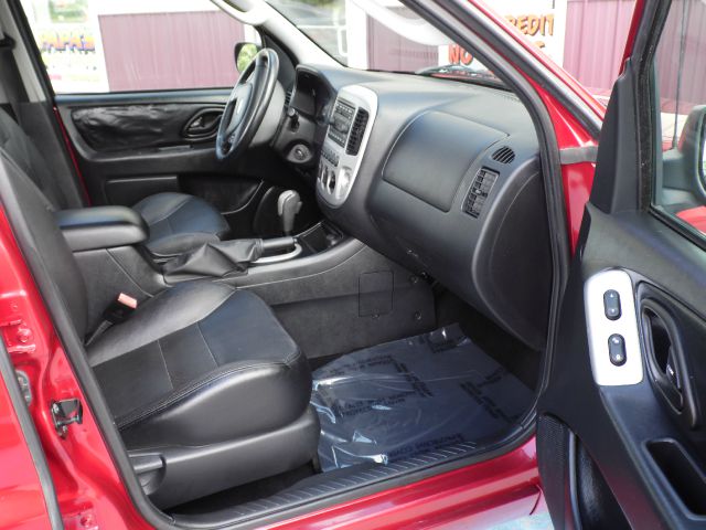Ford Escape 2005 photo 2