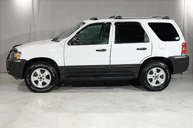 Ford Escape 2005 photo 2