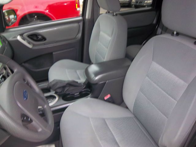 Ford Escape 2005 photo 1