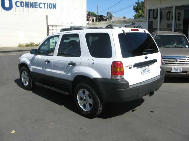 Ford Escape 2005 photo 1