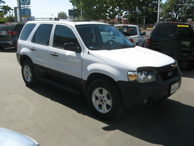 Ford Escape 2005 photo 2