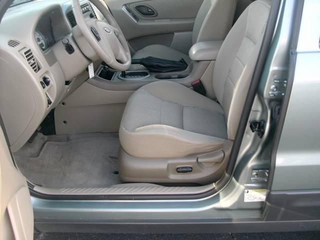 Ford Escape 2005 photo 2
