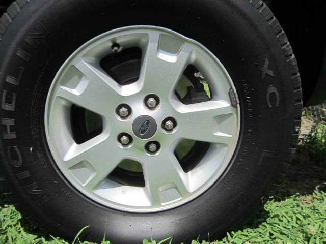 Ford Escape 2005 photo 1